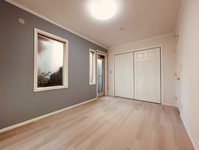 【洋室】 | 練馬区南田中１丁目　中古戸建て | 明るく、自分時間も快適に過ごせる洋室空間