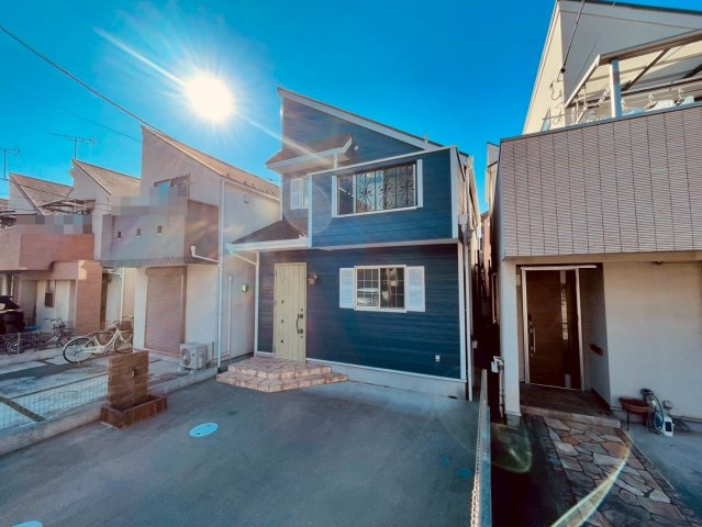 【外観】 | 練馬区南田中１丁目　中古戸建て | 遊び心と上品さを兼ね備えたデザイン、心地よさを感じられます