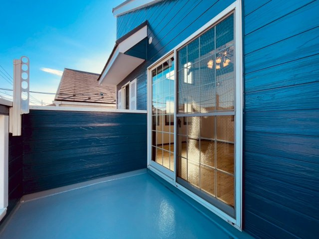 【バルコニー】 | 練馬区南田中１丁目　中古戸建て | 開放的なルーフバルコニーは家族や友人と過ごす特別な時間を演出