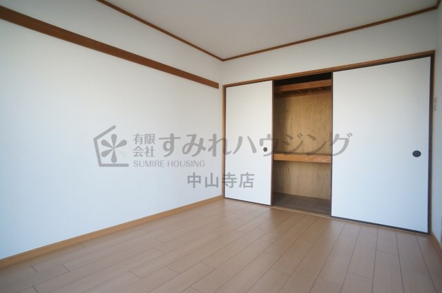 グランドゥール安倉の洋室