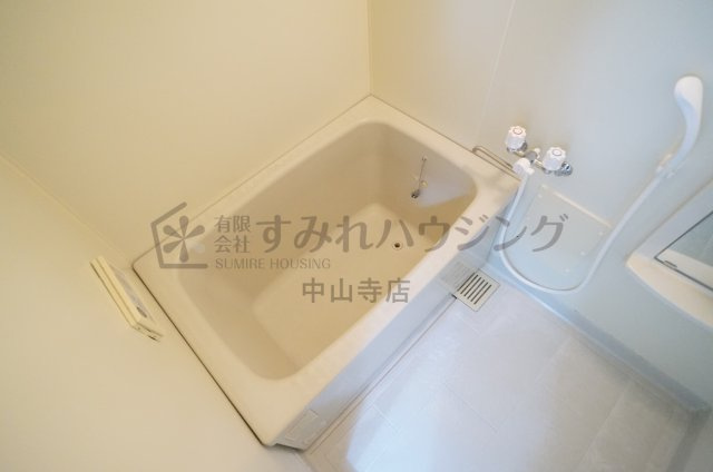 グランドゥール安倉の浴室