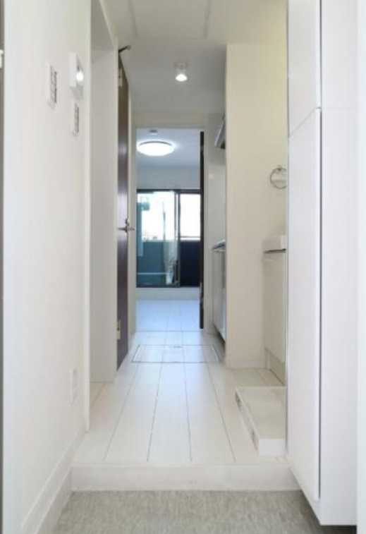 サンシエ祐天寺　ネット無料　浴室乾燥機　オートロックの玄関