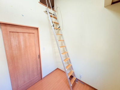 【洋室】 | 衣笠氷室町　戸建