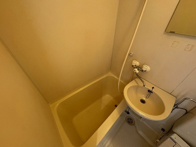 岡藤ビルの浴室