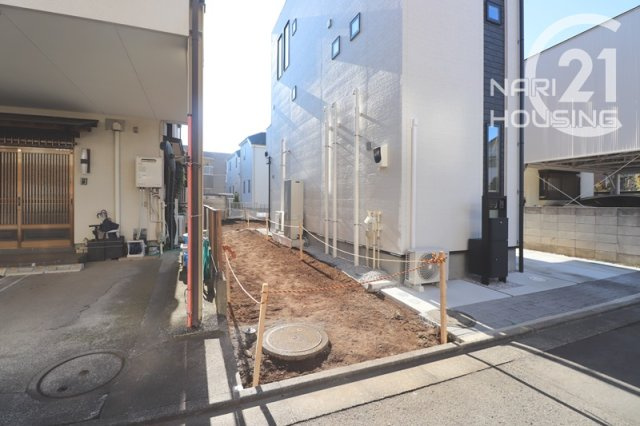 【前面道路含む現地写真】 | 昭島市緑町1丁目　売地 | 前面道路　北東側公道