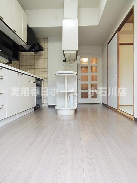 カウンター付きで使い勝手の良いキッチン