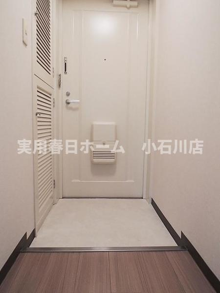 シューズボックス付きの広々玄関