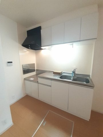 サニーブリ－ズ物見東　Ｂのキッチン|コンパクトなキッチンで掃除もラクラク