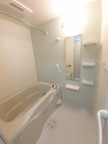 サニーブリ－ズ物見東　Ｂの浴室|ゆったり過ごせるお風呂です