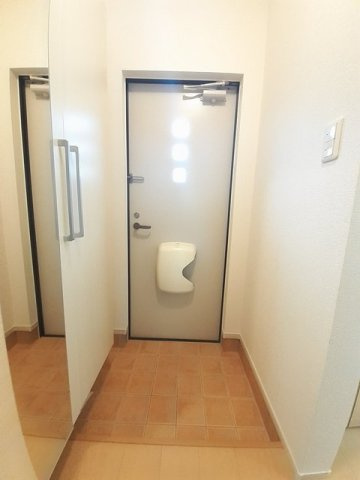 サニーブリ－ズ物見東　Ｂの玄関|玄関です