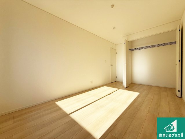 岸和田市門前町　第2期　新築一戸建ての洋室|シンプルな洋室は、自分好みのインテリアが楽しめます♪ご家族とインテリアや家具を選びに行くのは新築購入時の醍醐味の一つです。ぜひお楽しみください♪