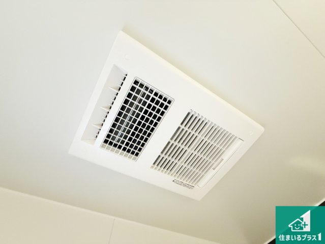 岸和田市門前町　第2期　新築一戸建ての冷暖房・空調設備|四季を通して快適なバスライフをお手伝いする浴室暖房乾燥機！浴室の乾燥・暖房・涼風・換気はもちろん、２４時間換気にも対応！