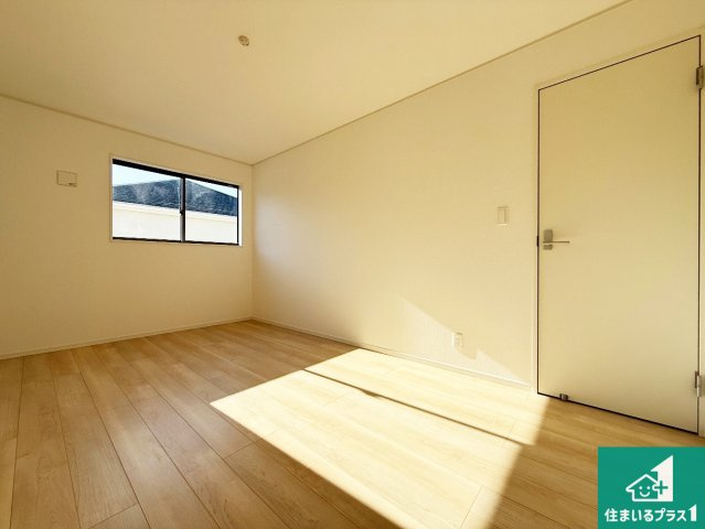 岸和田市門前町　第2期　新築一戸建ての洋室|シンプルな洋室は、自分好みのインテリアが楽しめます♪ご家族とインテリアや家具を選びに行くのは新築購入時の醍醐味の一つです。ぜひお楽しみください♪