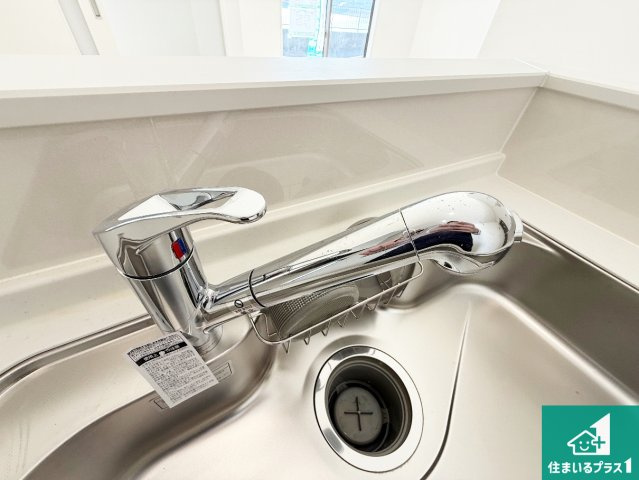 岸和田市門前町　第2期　新築一戸建ての設備|浄水器を内蔵！炊飯時、お茶を作る時に安心してお水を使えます！お湯と冷水、浄水と原水、シャワーの切替えもワンタッチです！