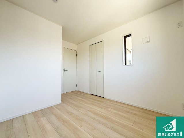 岸和田市門前町　第2期　新築一戸建ての洋室|シンプルな洋室は、自分好みのインテリアが楽しめます♪ご家族とインテリアや家具を選びに行くのは新築購入時の醍醐味の一つです。ぜひお楽しみください♪