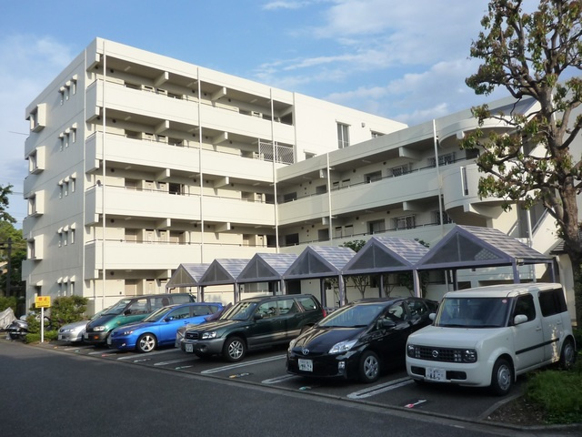 コーポレート東小金井の駐車場