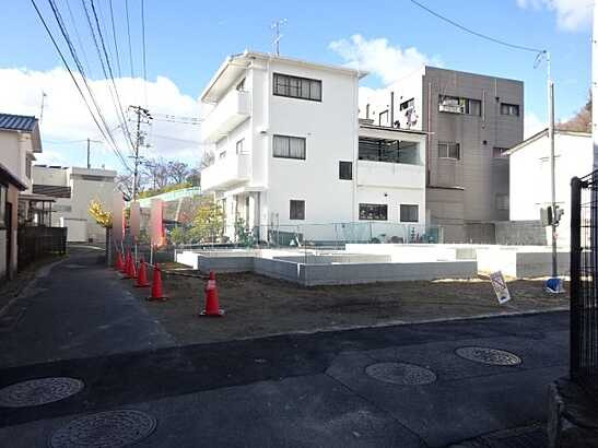 【前面道路含む現地写真】