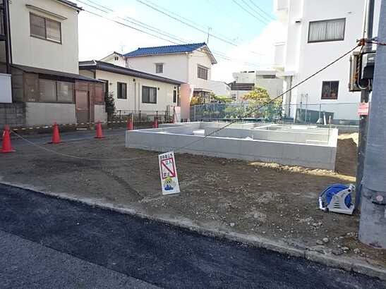 【前面道路含む現地写真】