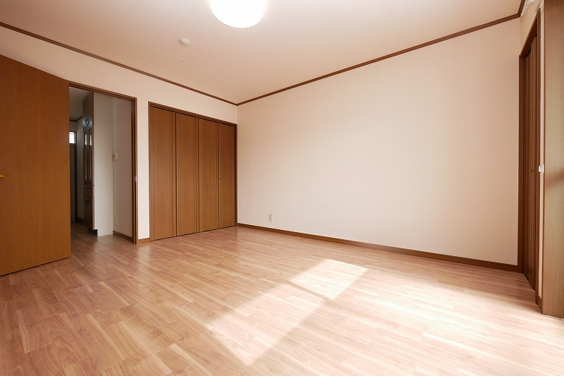 ベル・ビュー松井B棟の居間・リビング|ベルビュー松井B棟　202　