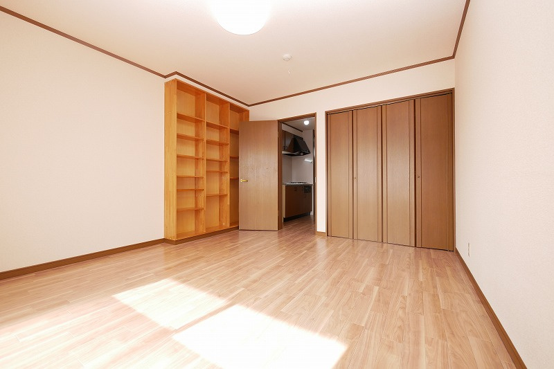 ベル・ビュー松井B棟の居間・リビング|ベルビュー松井B棟　202　