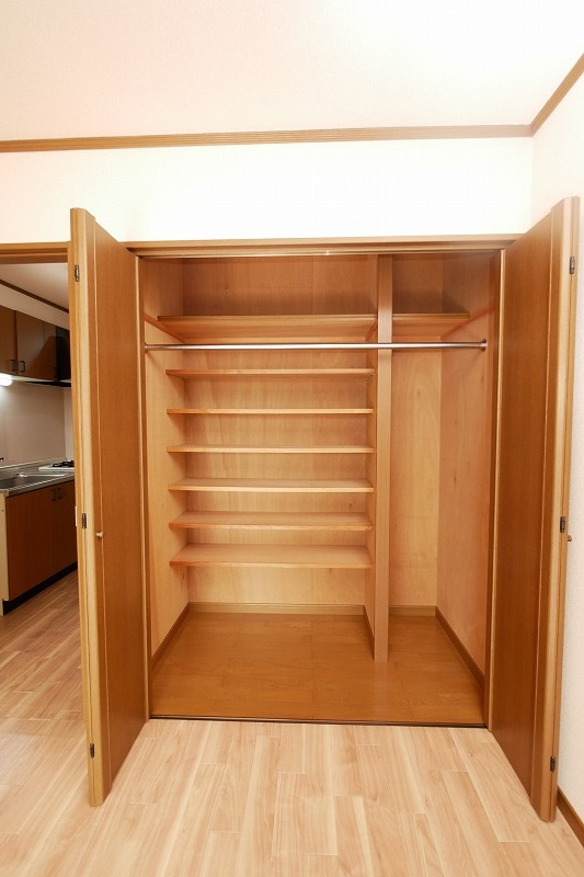 ベル・ビュー松井B棟の収納|ベルビュー松井B棟　202　