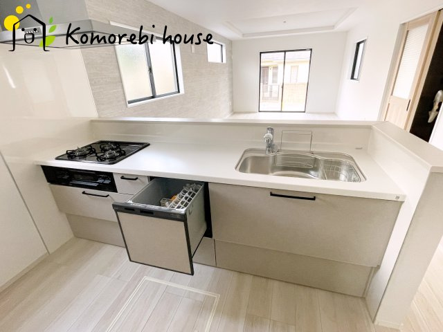 蓮田市馬込　11期　新築一戸建て　リガーレ　01のキッチン|キッチンでお料理をお楽しみください