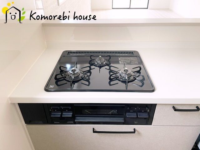 蓮田市馬込　11期　新築一戸建て　リガーレ　01のキッチン|きれいなキッチンです