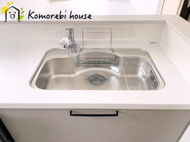 蓮田市馬込　11期　新築一戸建て　リガーレ　01のキッチン|きれいなキッチンです