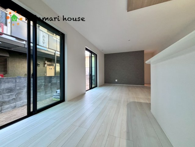 伊奈町栄4期　新築戸建　グラファーレ01の居間・リビング