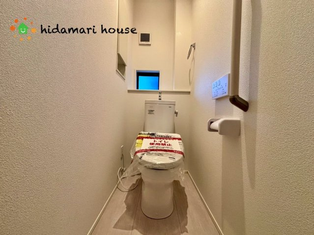 伊奈町栄4期　新築戸建　グラファーレ01のトイレ