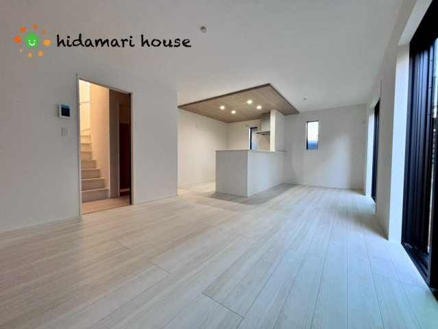 伊奈町栄4期　新築戸建　グラファーレ01の居間・リビング