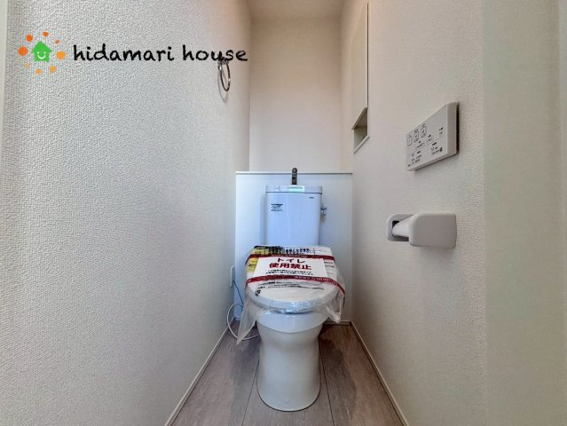 伊奈町栄4期　新築戸建　グラファーレ01のトイレ