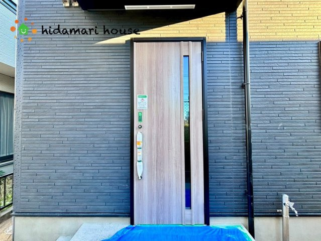 伊奈町栄4期　新築戸建　グラファーレ01の玄関