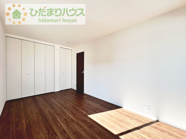 【寝室】 | 第1常総市東野原　新築戸建　1号棟 | 大きなベッドを置いても余裕の広さの主寝室♪