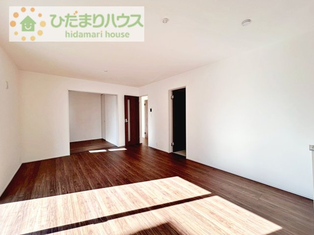 【居間・リビング】 | 第1常総市東野原　新築戸建　1号棟 | お子様が元気に遊べる広々としたリビングです！