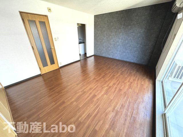 板野郡北島町鯛浜字大西のアパートの洋室