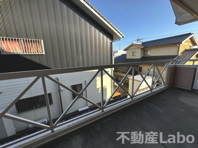 板野郡北島町鯛浜字大西のアパートのバルコニー