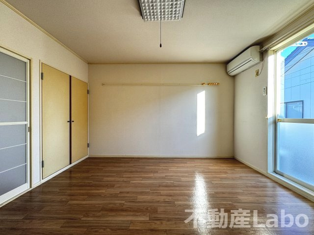 板野郡北島町鯛浜字大西のアパートの洋室