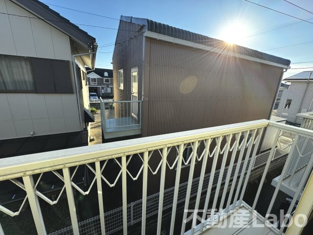 板野郡北島町鯛浜字大西のアパートのバルコニー