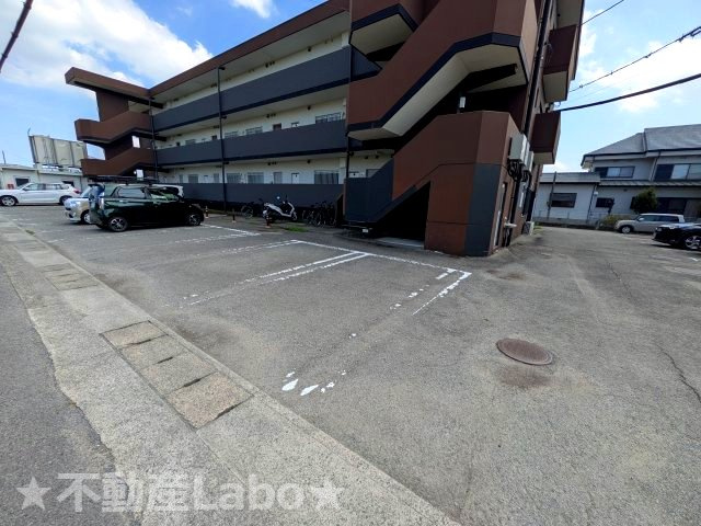 コーポフジタ　106の駐車場