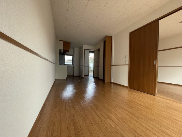 ソレイユ参番館の居間・リビング