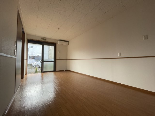 ソレイユ参番館の居間・リビング