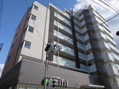 【外観】 | エミリブ鷺ノ宮 | 鉄筋コンクリート造のがっちりとした建物。