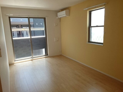 【居間・リビング】 | リヴェール松島Ⅱ | 使いやすい居間です