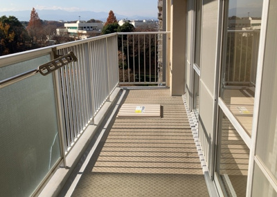 【バルコニー】 | シーアイハイツ町田Ｆ棟 | バルコニーは、室外の専用スペースのうち、「屋根がなく開放された空間」であるものを指します。ベランダより広いタイプのものが多く、日当たりもよいため家庭菜園などを楽しみたい人にとって適した環境となります。