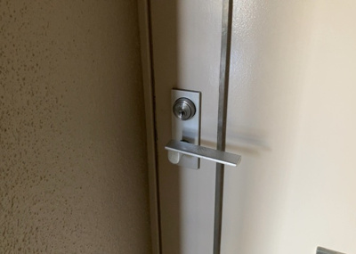 【防犯設備】 | シーアイハイツ町田Ｆ棟 | 当然のことではありますが、オートロックやセンサーライト、ホームセキュリティーなどの防犯設備があれば、小さいお子様がいるご家庭も安心ですよね！まず物件購入の際は、防犯設備もチェックするようにしましょう。