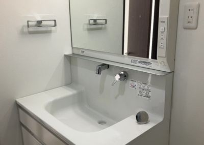 【独立洗面台】 | シーアイハイツ町田Ｆ棟 | 洗面化粧台では顔を洗ったり、身だしなみを整えることが本来の使い方ですが、用途によっては洗面化粧台に求められる機能が違ってくるため、ご自身や家族のライフスタイルに合ったものを選ぶことをおすすめ致します。