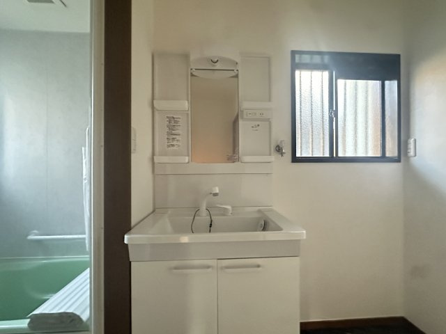 八街市泉台2丁目中古戸建の独立洗面台