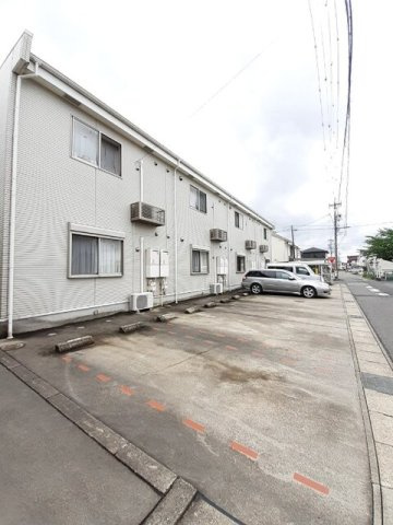 プラシード・旭の駐車場