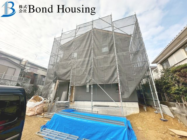 LDK約20帖で広々・W発電システム搭載　秋葉台3丁目の前面道路含む現地写真